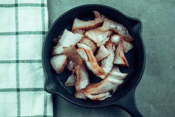 Charcoal-boiled pork neck served on black pan.