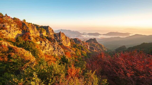【香川県 小豆島】夕方の秋の寒霞渓とロープウェイの様子
