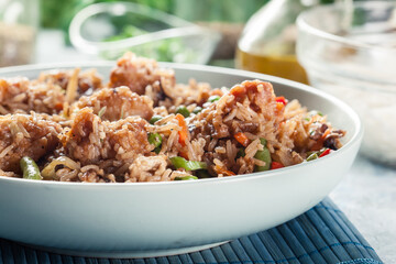 Fried rice witch chicken, eggs and vegetables