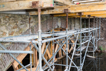 Échafaudage métallique de renforts   