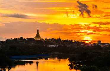 Fototapeta na wymiar Shwedagon Pagoda in Yangon Myanmar Asia