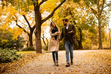 Fototapeta premium Young couple walking in the autumn park