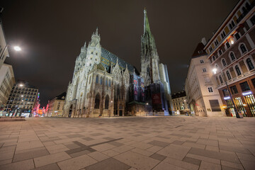 Beautiful shot of viennas st. Stephens cathedral at night