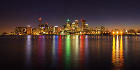 Fototapeta na wymiar Toronto city skyline and buildings at Night, Ontario