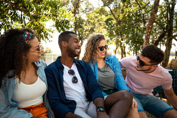 Fototapeta premium Amigos em atividades ao ar livre