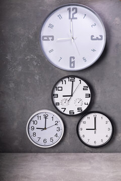wall clock at putty concrete painted background