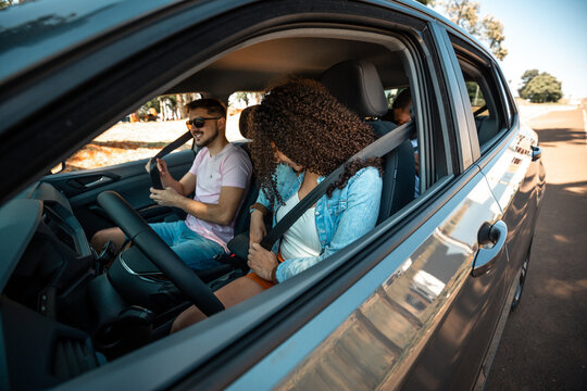 Passeio De Carro Com Os Amigos