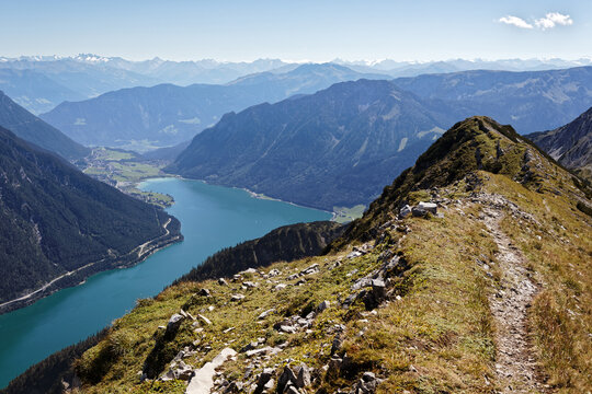 Blick von Seekarspitze im &ouml;stlichen Karwendel &uuml;ber Achensee auf die Zentralalpen, Alpen, Tirol, &Ouml;sterreich