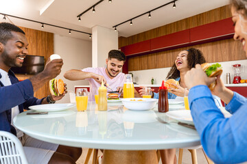 Hambúrguer com amigos