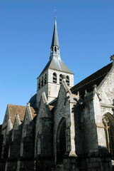 Fototapeta na wymiar ville de Provins, église Sainte-Croix (XIIe siècle) et son clocher, département de Seine-et-Marne, France