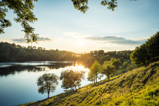Abendstimmung am Weinfelder Maar (Totenmaar) in der Eifel, Deutschland