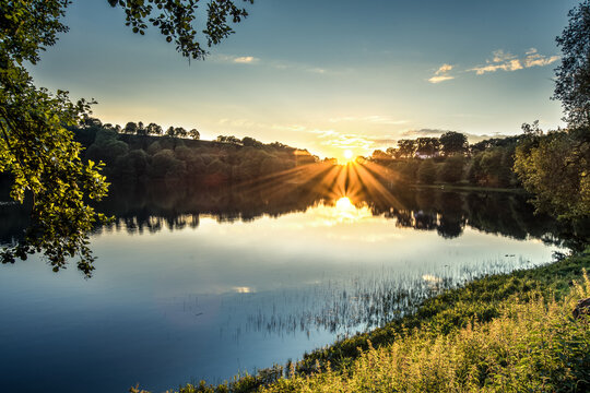 Abendstimmung am Weinfelder Maar (Totenmaar) in der Eifel, Deutschland