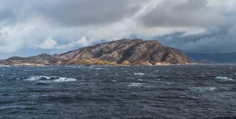 Wyspa Baroya w gminie Narvik nad Ofotfjordem w Nordland w Norwegii 
