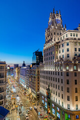 Gran v&iacute;a madrile&ntilde;a al atardecer.