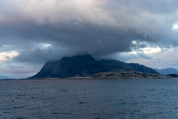 Saltfjorden w okolicy norweskiego miasta Bodo 