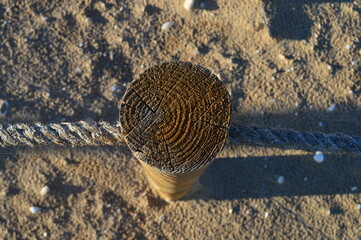 Amarres y estacas de cerco de playa