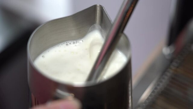 Creating milk foam for cappuccino