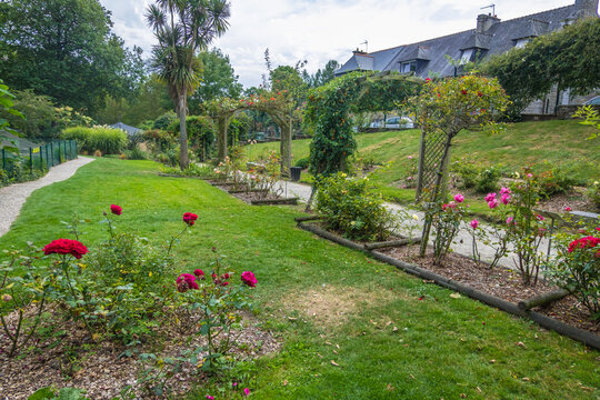 Jardin des Petits Diables is located in Dinan, France