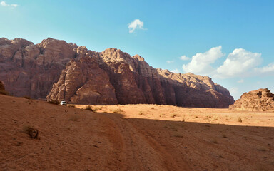 Fototapeta na wymiar 4x4 car trail through the desert