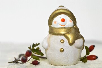 Christmas snowman on snowy background