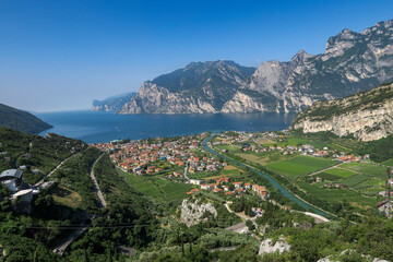 Obraz premium View of the forest and the lake surrounding Riva del Garda