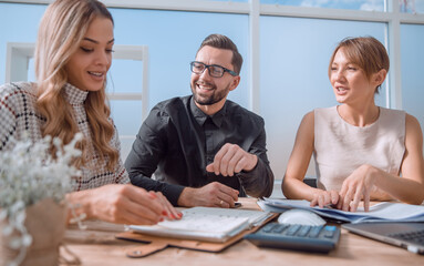young business woman explaining her ideas at a business meeting.