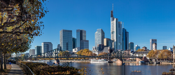 Frankfurt Panorama mit Skyline und Eisernem Steg