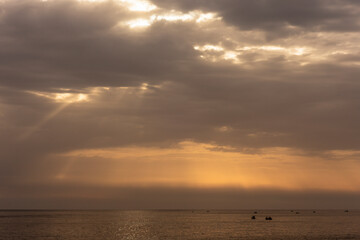 Fototapeta na wymiar Sonnenaufgang über dem Meer bei Palermo in Sizilien