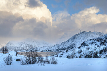 Paisaje nevado en el ártico. Sommaroy, Nordland, Noruega