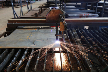 Steel plate cutting equipment on production line