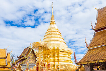 Naklejka premium Landmarks, important tourist attractions in Chiang Mai, Phra That Doi Suthep, large golden pagoda.