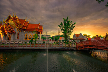 Obraz premium Background of important religious attractions (Wat Benchamabophit Dusitwanaram) Ratchaworawihan) in Bangkok Thailand, is a beautiful church and is always popular with tourists from all over the world