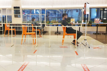 Obraz premium Customers wear mask while wait for take away foods