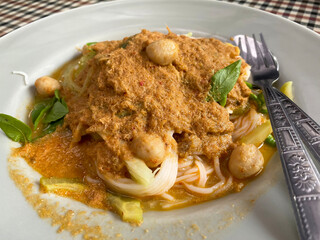 Kanom jeen namya, Thai white noodles with fish curry sauce