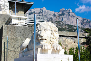 sculpture of lion