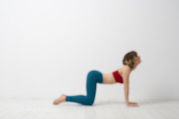 Obraz premium woman in leggings is engaged in gymnastics in a light room slim figure fitness sport