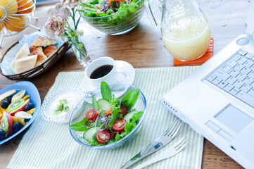 朝食とパソコン