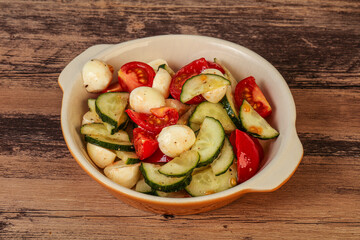 Salad with vegetables and mozzarlla