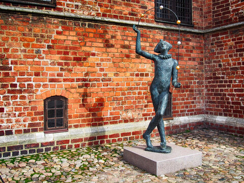 MALM&Ouml;, SWEDEN-APRIL 21, 2016: Juggling Harlequin Statue. Harlequin is the best-known of the zanni or comic servant characters from the Italian Commedia dell'arte.