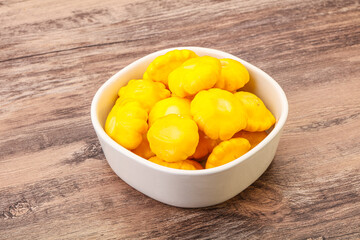 Marinated patissons in the bowl