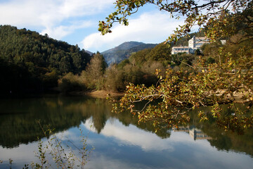 Fototapeta na wymiar Lake in the Basque Country
