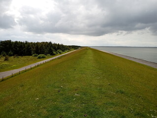 Fototapeta premium Damm auf Föhr 2