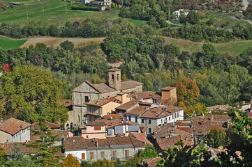 Fototapeta na wymiar Bobbio, il convento di San Francesco dal Castello Malaspina dal Verme - Piacenza 