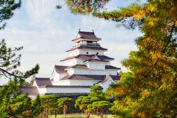 紅葉と福島県会津若松の鶴ヶ城