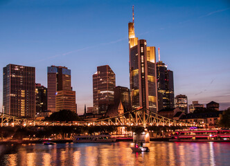 Fototapeta na wymiar Skyline Frankfurt am Main am Abende