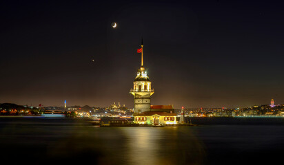 Fototapeta premium Maiden's Tower in istanbul, Turkey (KIZ KULESI - USKUDAR)