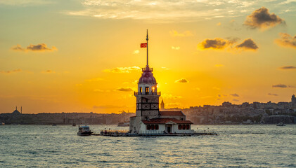 Fototapeta premium Maiden's Tower in istanbul, Turkey (KIZ KULESI - USKUDAR)
