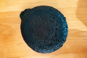 ANGEBRANNTE PFANNE . BURNT PAN