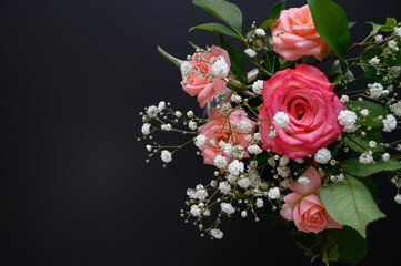 A stylish rose bouquet background black2
