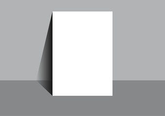 Weisses DIN A4 MockUp steht auf einem farbigen Boden und lehnt an einer farbigen Wand. Für Poster oder Design.

